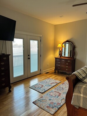 6 bedrooms, iron/ironing board, WiFi, bed sheets