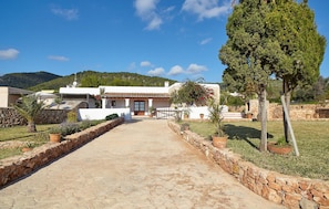 Property grounds - Pet friendly home in Ibiza (Ibiza)