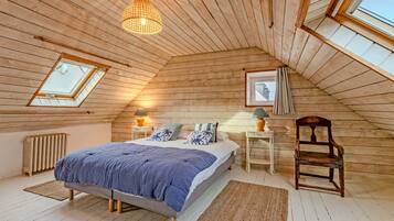 4 bedrooms, iron/ironing board, free WiFi, bed sheets