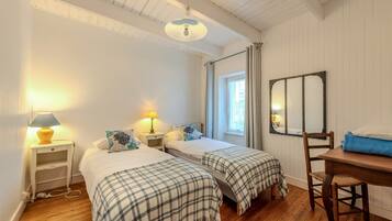 4 chambres, fer et planche à repasser, Wi-Fi gratuit, draps fournis