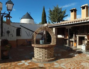 المنطقة المحيطة بالمنشأة