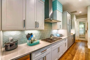 Fridge, microwave, oven, stovetop - Bikini's & Martini's Waterfront Canal: 1 Block to Beach! Dock! On Canal! Anna Maria Life (Anna Maria)
