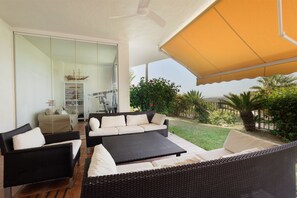 Terrace/patio - Apartment with private terrace and panoramic views, Balcones del Lago, Istán (Istán)