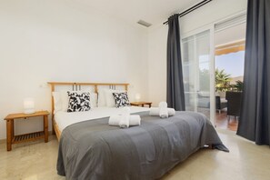 2 bedrooms, desk, iron/ironing board, WiFi - Apartment with private terrace and panoramic views, Balcones del Lago, Istán (Istán)