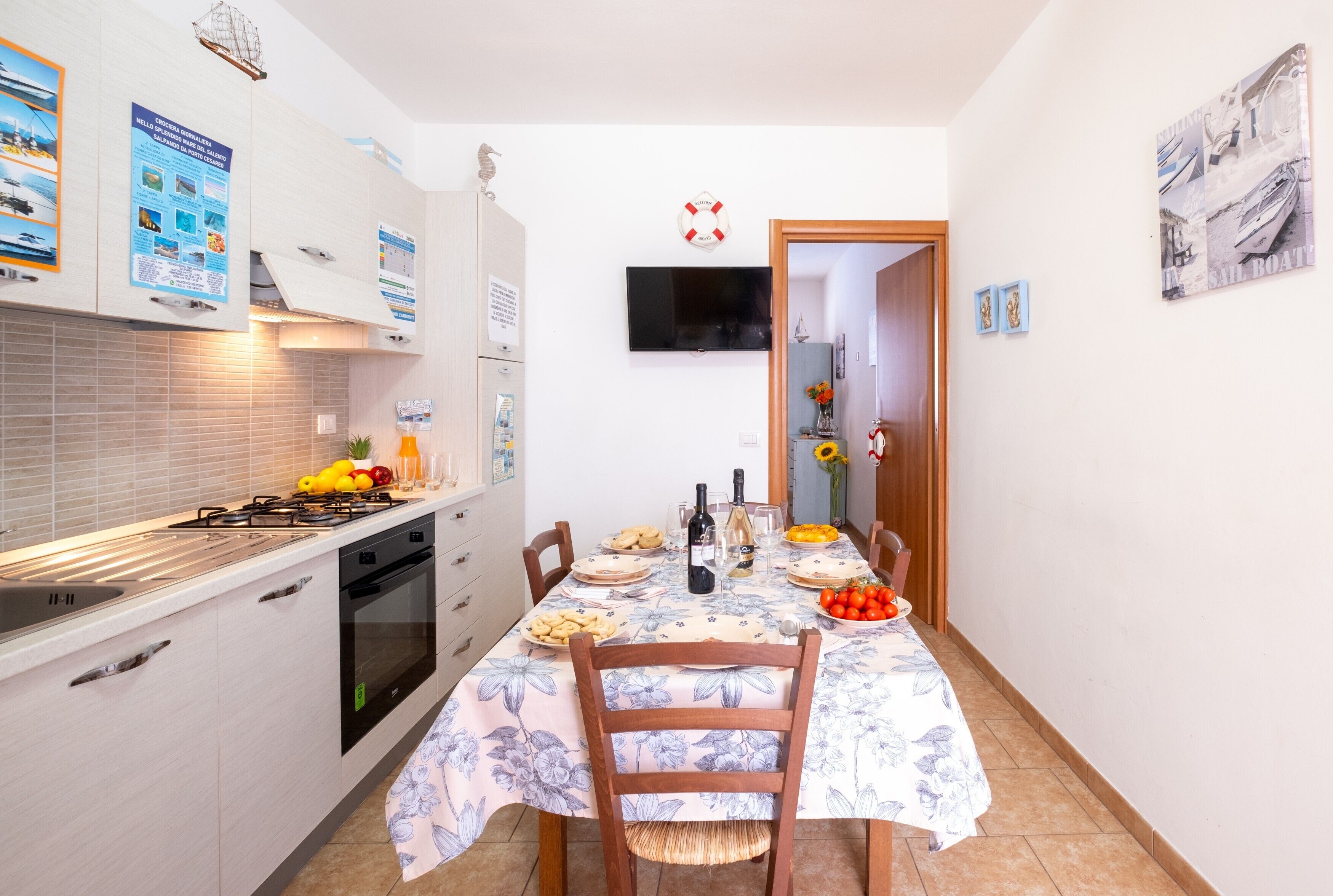 Frigorifero, forno, piano cottura, pentole/stoviglie/utensili