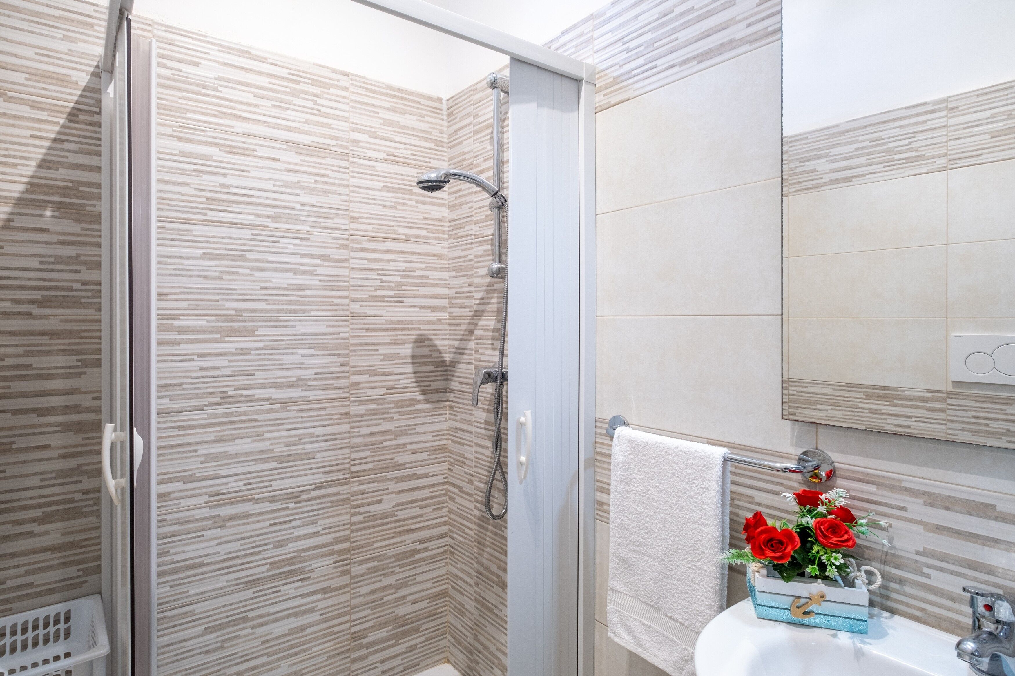 Een douche, een haardroger, handdoeken