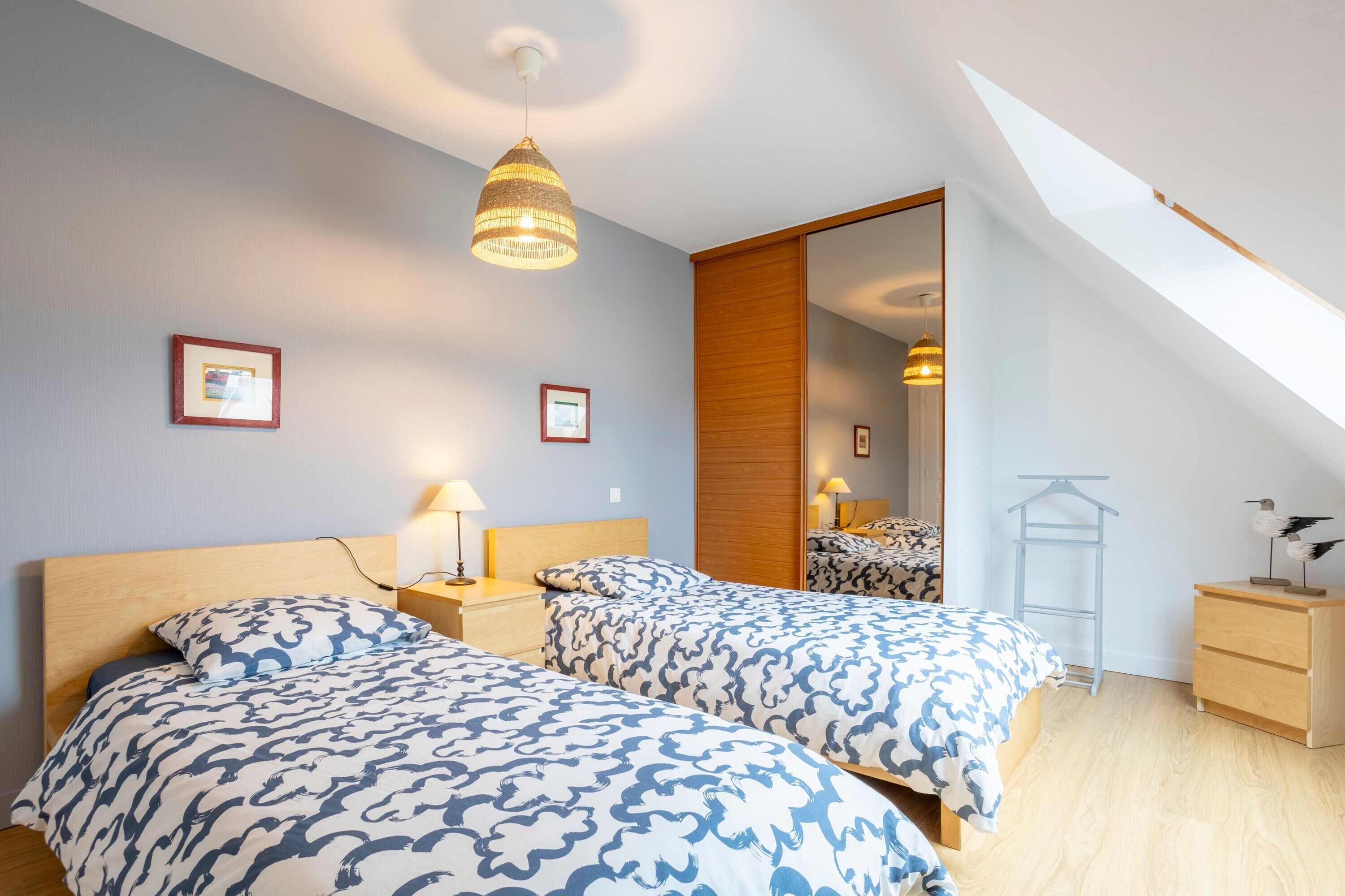 4 室のベッドルーム、アイロン / アイロン台、WiFi (無料)、ベッドシーツ