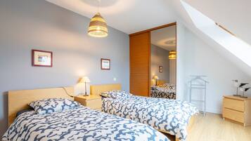 4 室のベッドルーム、アイロン / アイロン台、WiFi (無料)、ベッドシーツ