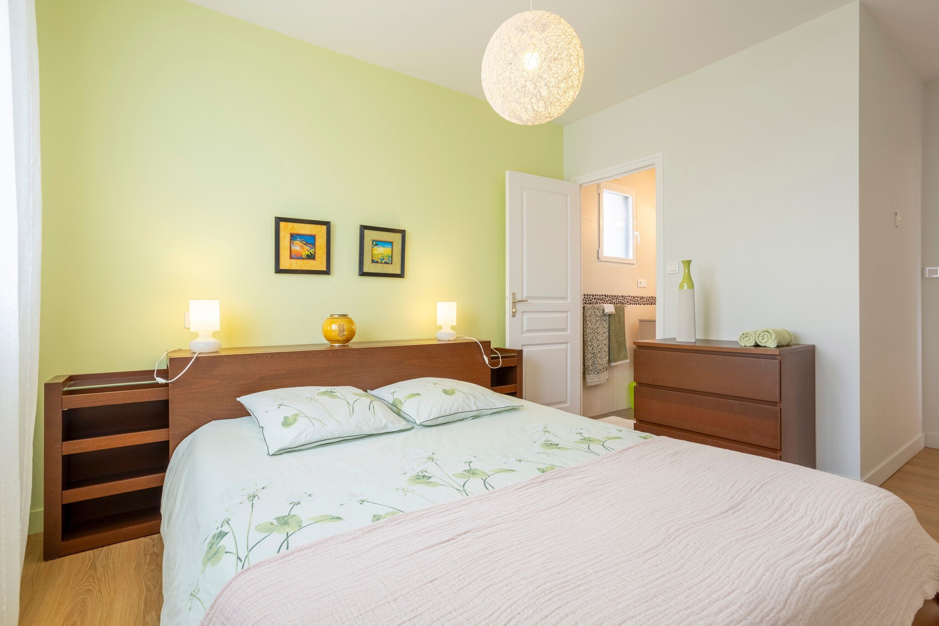 4 chambres, fer et planche à repasser, Wi-Fi gratuit, draps fournis