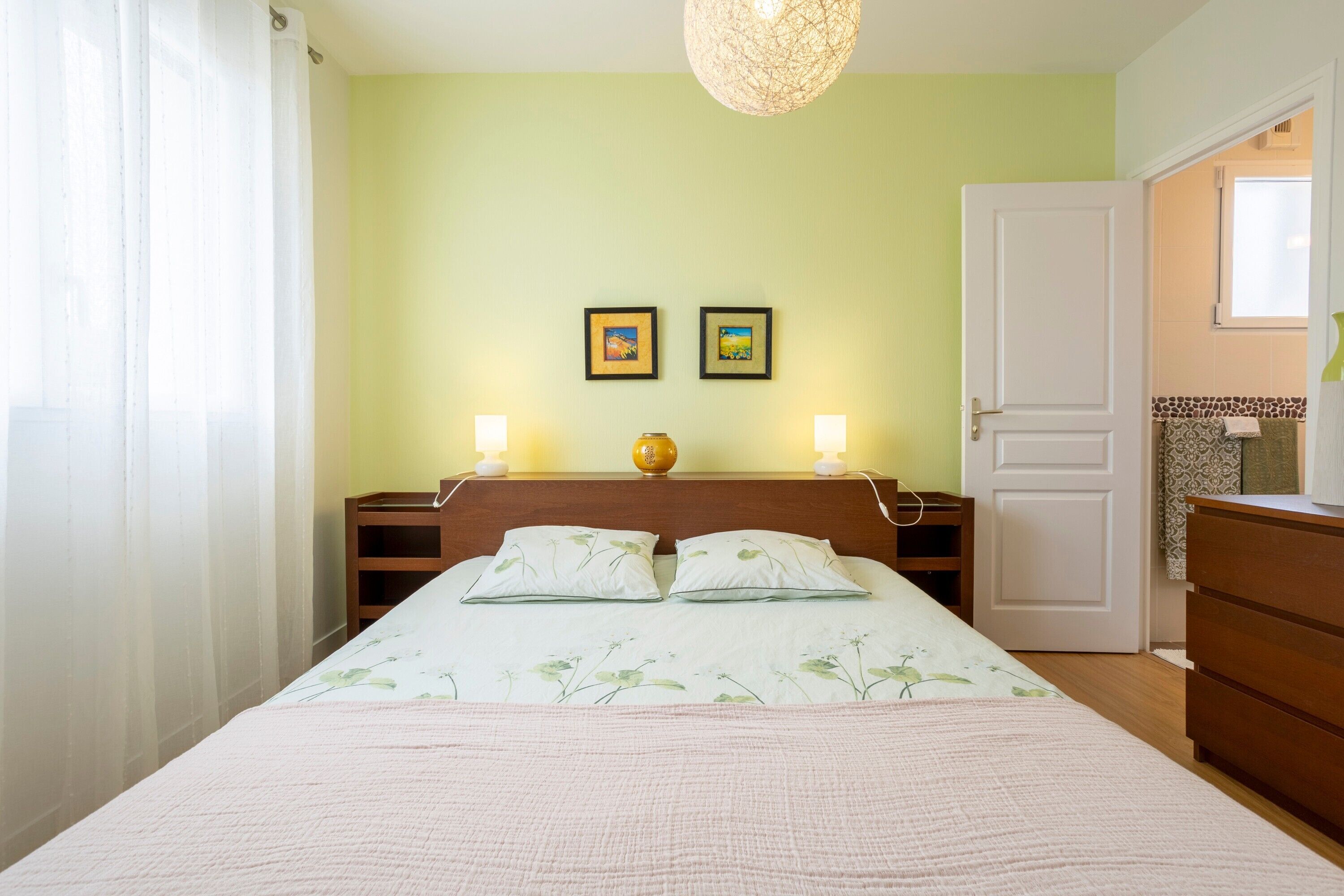 4 camere, ferro/asse da stiro, Wi-Fi gratuito, lenzuola