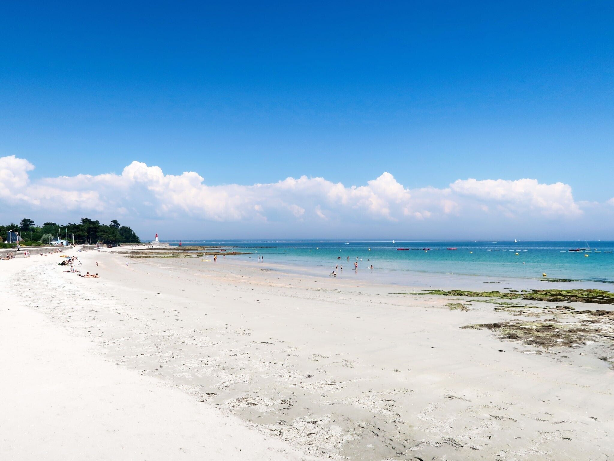 Una spiaggia nelle vicinanze