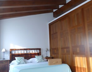 4 Schlafzimmer, Bügeleisen/Bügelbrett, kostenloses WLAN, Bettwäsche