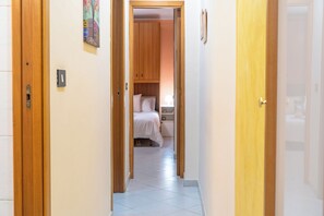 2 bedrooms, iron/ironing board, travel cot, free WiFi