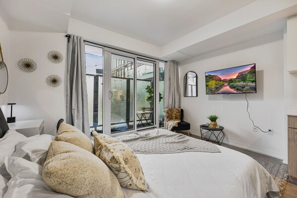 1 室のベッドルーム、デスク、アイロン / アイロン台、WiFi