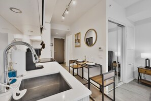 Four Ă micro-ondes, un four, surface de cuisson, lave-vaisselle