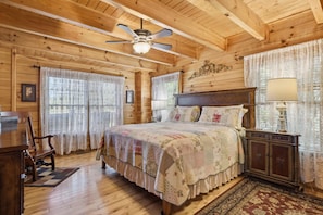 3 bedrooms, desk, iron/ironing board, free WiFi