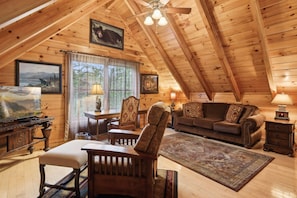 Smart TV, fireplace, table football - Campfire Dreams, where cozy moments and mountain memories await! (Pigeon Forge)