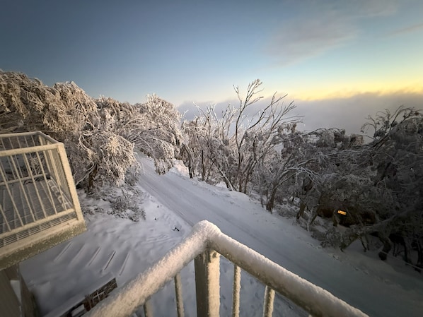 Property grounds - Mt Buller 3BR Family Chalet-Spacious+ Cozy Touches (Mount Buller)