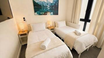 3 bedrooms, desk, iron/ironing board, free WiFi