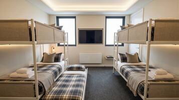 3 soverom, skrivebord, strykejern/-brett og wi-fi (inkludert)