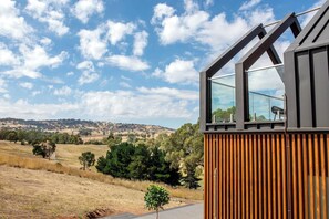 Property grounds - Relax and rejuvenate around beautiful countryside  and meet our friendly alpacas (Ravenswood)