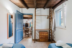 2 室のベッドルーム、WiFi (無料)、ベッドシーツ