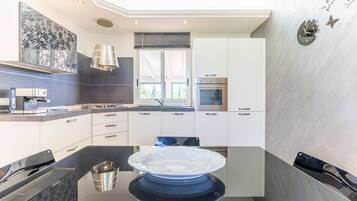 Kühlschrank, Ofen, Herdplatte, Geschirrspüler