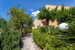 Property grounds - Villa 'Distefano' with Private Terrace, Wi-Fi and Air Conditioning (Pozzallo)