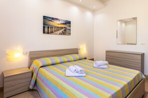 3 bedrooms, iron/ironing board, free WiFi, bed sheets - Villa 'Distefano' with Private Terrace, Wi-Fi and Air Conditioning (Pozzallo)