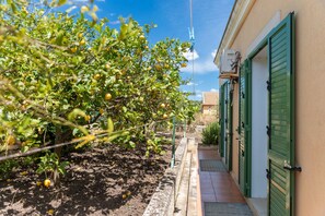 Exterior detail - Villa 'Distefano' with Private Terrace, Wi-Fi and Air Conditioning (Pozzallo)