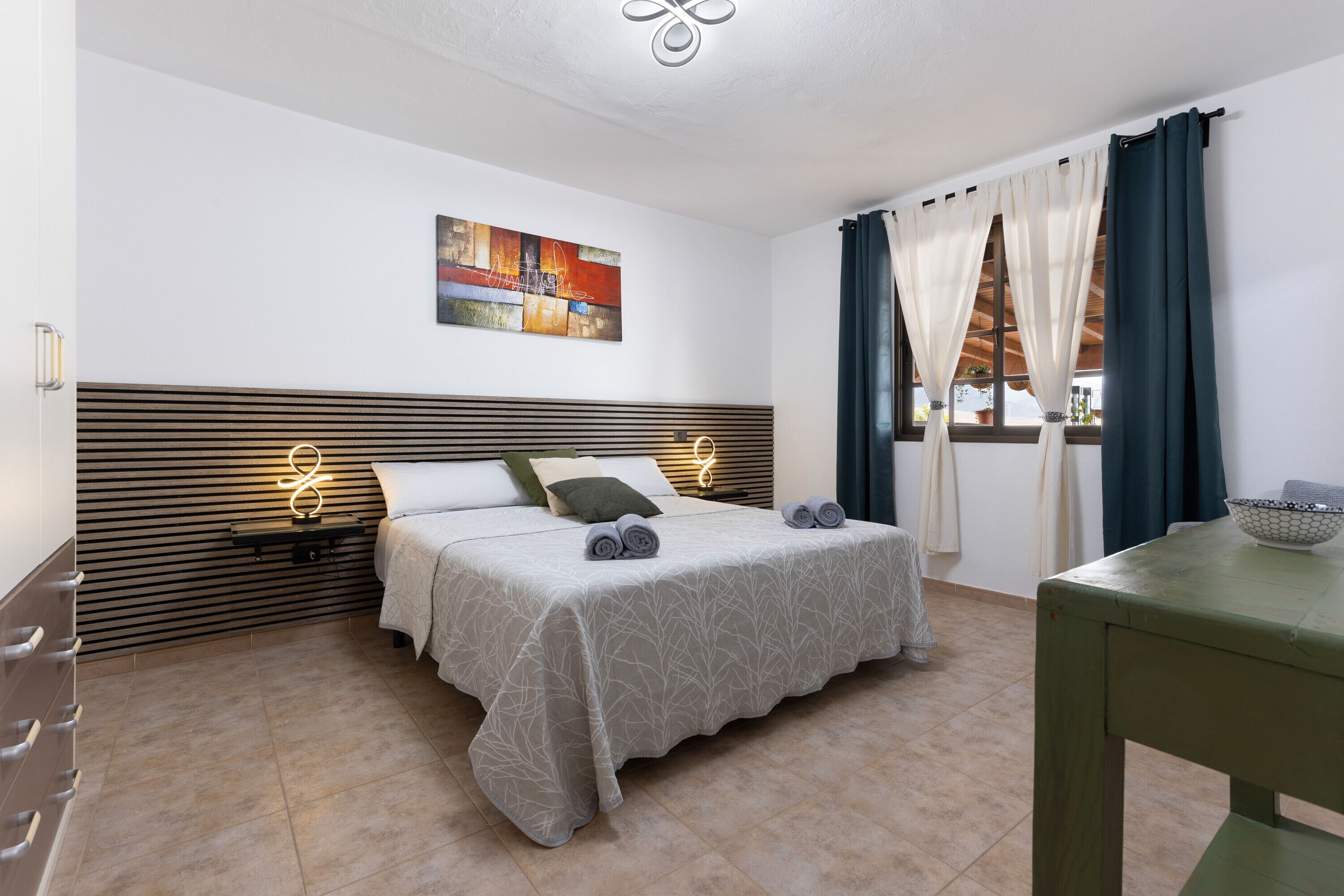 2 slaapkamers, een strijkplank/strijkijzer, gratis wifi, beddengoed