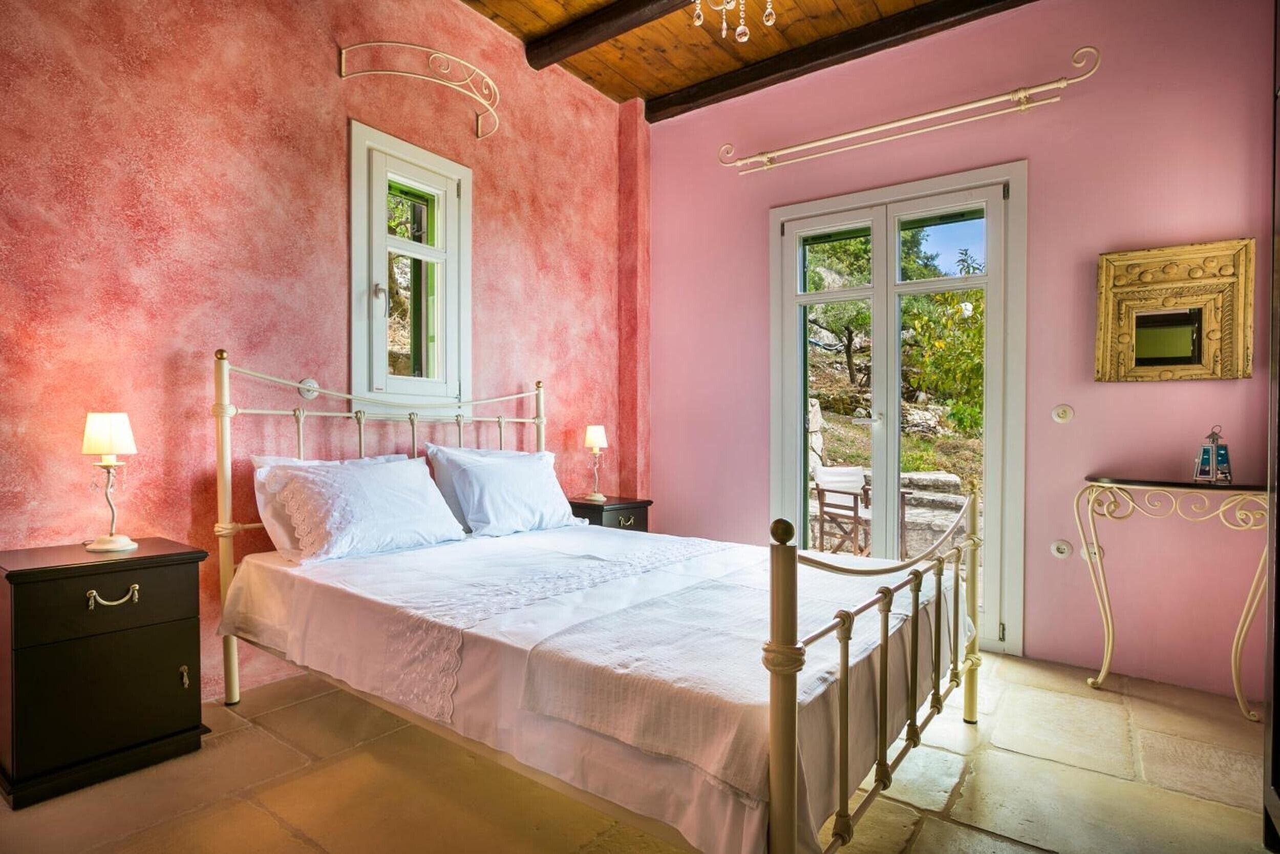 2 chambres, fer et planche à repasser, Wi-Fi gratuit, draps fournis