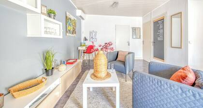 Modern House in the Heart of Bordeaux Vineyards - Garden, WiFi, Parking, Ideal for Families