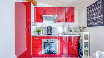 KĂŒhlschrank, Mikrowelle, Ofen, Herdplatte