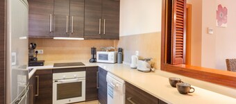 Apartment 'Monaco 6 Bajo A' with Shared Pool, Wi-Fi and Air Conditioning