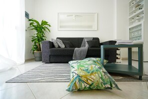 TV, stereo - Villa 'Casa Giò' with Private Pool, Wi-Fi and Air Conditioning (Santa Maria del Focallo)