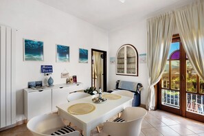 Dining - Apartment 'Vico 94' with Sea View, Wi-Fi and Air Conditioning (vico equense)