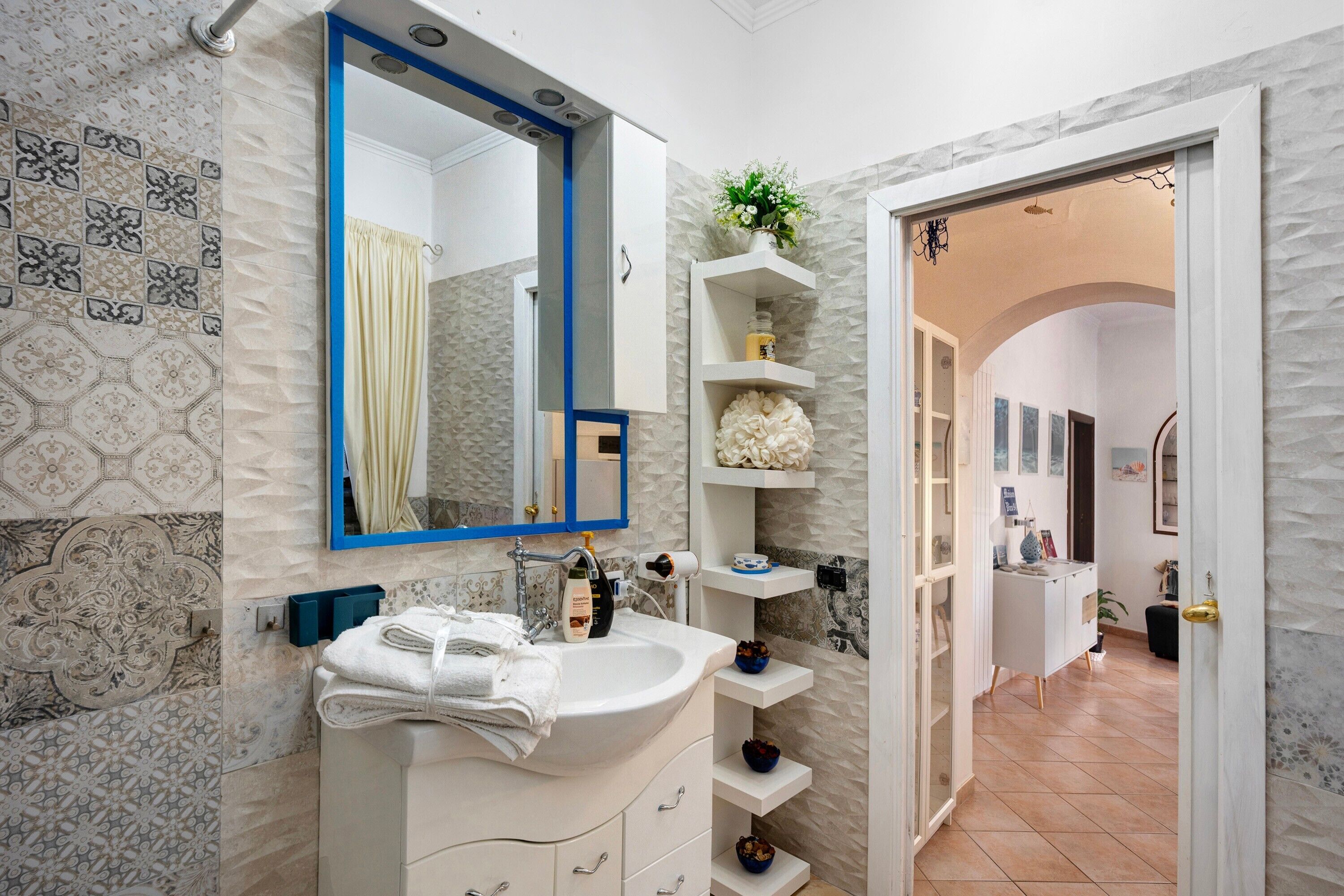 Dusche, Haartrockner, Handtücher