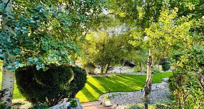 Charming spacious 2-bed 2-bath guest suite in family friendly South Jordan