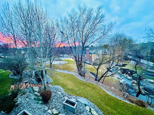 Charming spacious 2-bed 2-bath guest suite in family friendly South Jordan