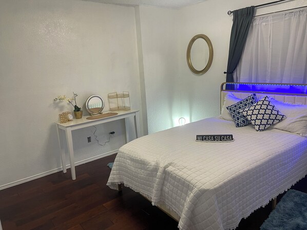 1 bedroom, iron/ironing board, WiFi, bed sheets - Cozy fully furnished bedroom in North Fort Worth Texas! (Fort Worth)