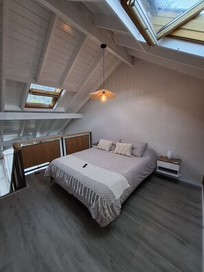 1 bedroom, free WiFi, bed sheets - Cozy Downtown Loft with Rustic Style  (San Martín de los Andes)