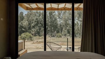 Suite estudio estándar, balcón, vista al jardín | Ropa de cama de alta calidad y minibar