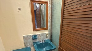 Familien-Doppelzimmer | Badezimmer