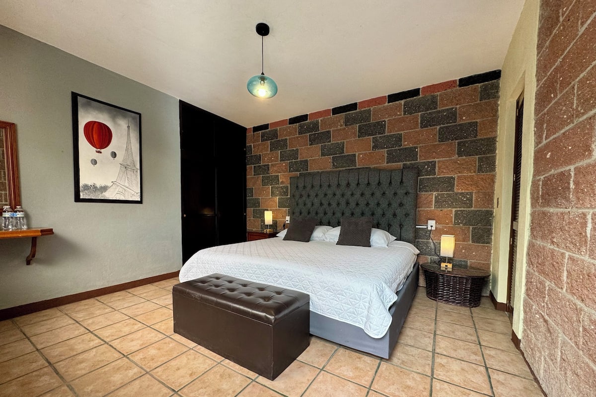 Chambre Confort | Bureau, espace de travail pour ordinateurs portables