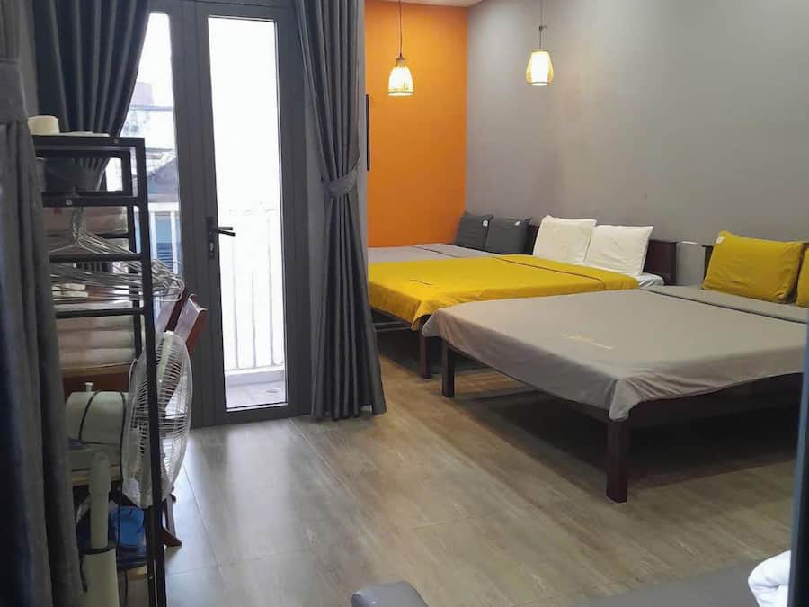 Quarto triplo família, sacada, vista para a cidade | Cortinas blackout, ferros/tábuas de passar roupa, Wi-Fi de cortesia