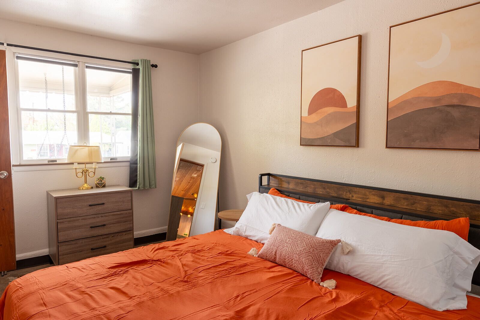 4 室のベッドルーム、WiFi、ベッドシーツ