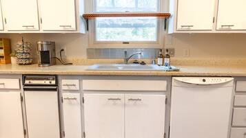 Micro-ondas, fogão, cooktop, lava-louças