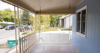 Bright Aztec 4 bed home, steps from Main Ave