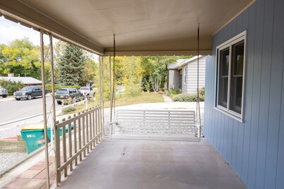 Bright Aztec 4 bed home, steps from Main Ave